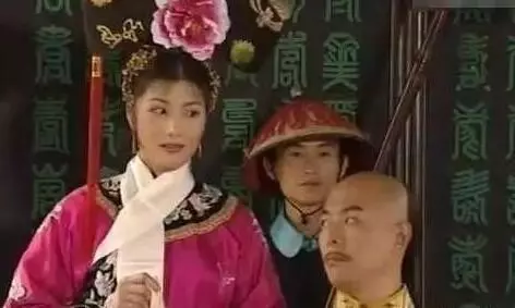 拍戲被踢暈,與母親決裂,當紅時癱瘓,如今仍孤單一人!