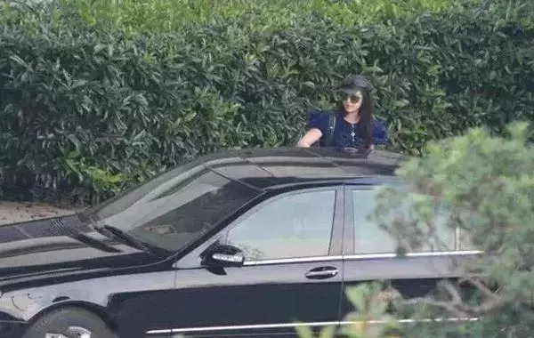 范冰冰有什麼豪車?最貴那台值8位數,普通人一輩子買不起!