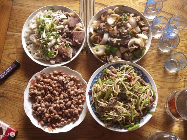 兒子戶口上在農村岳父家裡,我想遷走,他差點轟我出門