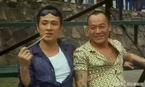大B哥65歲吳志雄全家照!當年帶100多個黑幫小弟齊拍戲,如今女兒居然長得這麼美!不出道真浪費了!