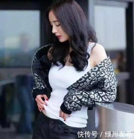 baby的S腰,熱巴的S腰,楊冪的S腰,都輸給了她的「玫瑰腰」!