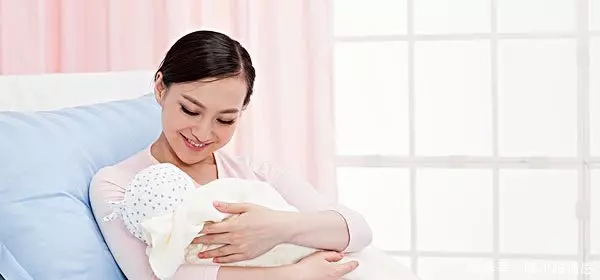 閨蜜生孩子,我和老公去探望,走時看了一眼孩子,我決定要離婚!