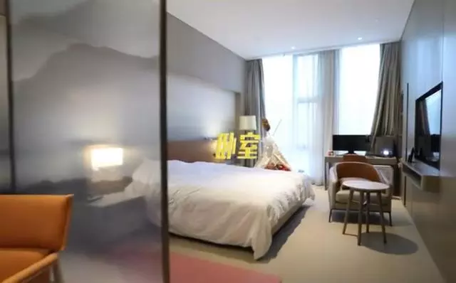 女星住6千萬豪宅「衣帽間只有5雙鞋」節儉出名 卻花「7千買礦泉水」小S喝下超傻眼 !