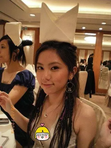 鄧紫棋當年16歲美照流出!拍片玩射籃球機,玲瓏身材盡顯...網友:真的很有份量!