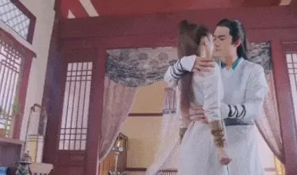 拍吻戲為何都只有特寫?看到下半身,網友:女演員真是不容易啊!