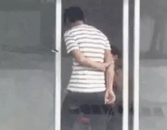 讓人暢快的內涵圖片: 妹子,你看的是什麼小電影?: 被最後一張圖電到了!