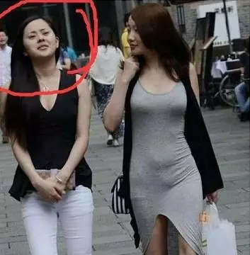 讓人暢快的內涵圖片: 妹子,你看的是什麼小電影?: 被最後一張圖電到了!