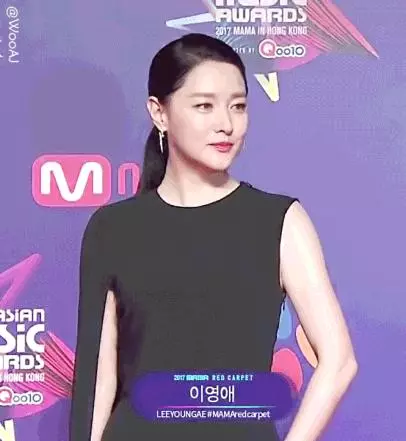 48歲「大長今」李英愛霸氣復出!看到照片後,全網淪陷:這個女人無敵了!
