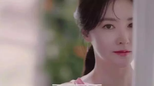 48歲「大長今」李英愛霸氣復出!看到照片後,全網淪陷:這個女人無敵了!