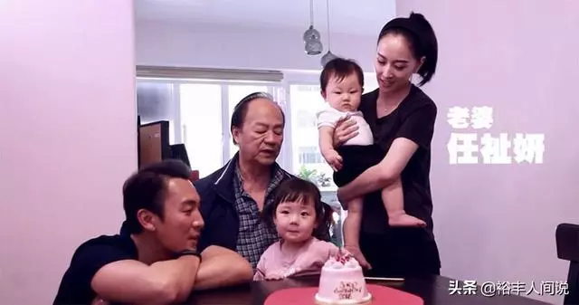 73歲狄龍全家近照曝光,兒子十分帥氣且爭氣,孫子孫女好可愛