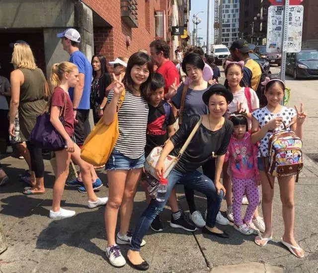 阿雅全家出遊近照,活佛老公低調送老婆千萬豪宅,女兒漂亮成家寶!