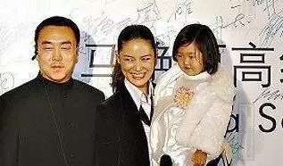 第一美女昔風光嫁人「丈夫婚內出軌」遭無情拋棄 毅然帶女兒「隱居山林種地」今44歲身家逾10億 !