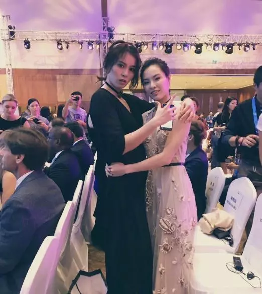 「洪荒之力」奧運選手傅園慧,矯正牙齒後美出天際,如今真人美過楊冪!
