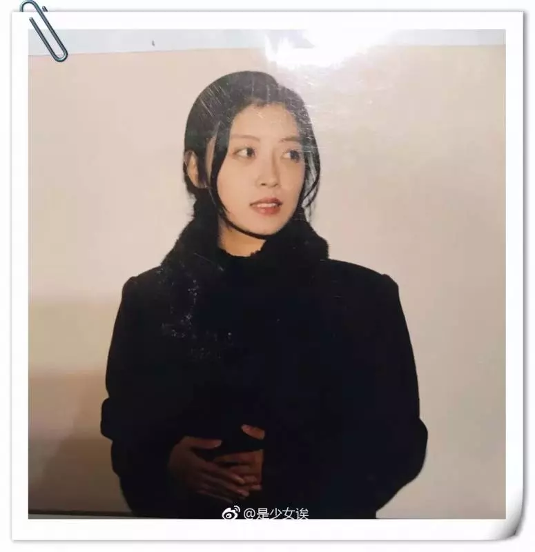 他瘋狂迷戀韓國偶像和網紅,沒想到一打開「爸媽年輕時」的照片,才發現直接屌打他們啊!!!
