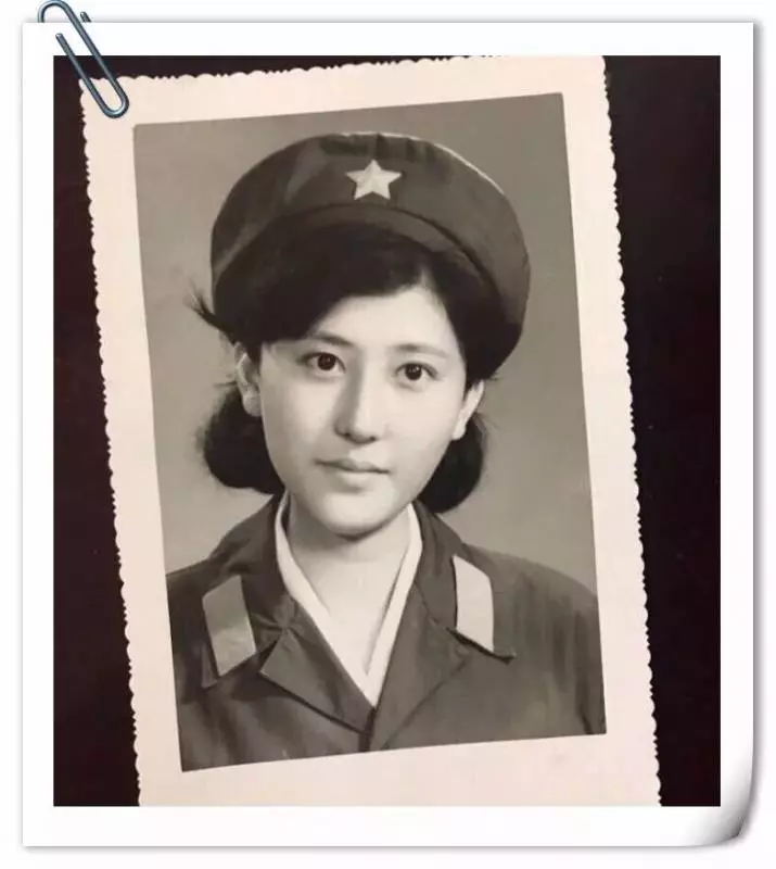 他瘋狂迷戀韓國偶像和網紅,沒想到一打開「爸媽年輕時」的照片,才發現直接屌打他們啊!!!