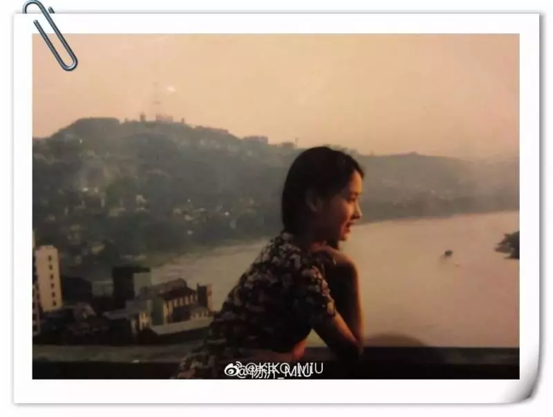 他瘋狂迷戀韓國偶像和網紅,沒想到一打開「爸媽年輕時」的照片,才發現直接屌打他們啊!!!