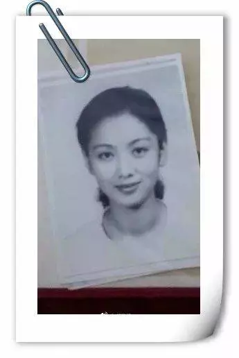 他瘋狂迷戀韓國偶像和網紅,沒想到一打開「爸媽年輕時」的照片,才發現直接屌打他們啊!!!