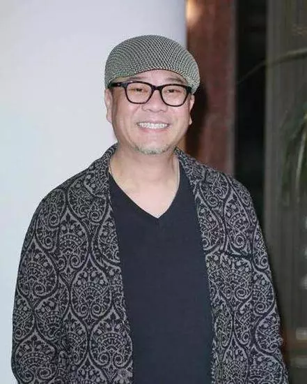 他與女友相愛21年,婚後才知老婆身價700億,入贅當上門女婿,現幸福美滿!