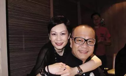 他與女友相愛21年,婚後才知老婆身價700億,入贅當上門女婿,現幸福美滿!