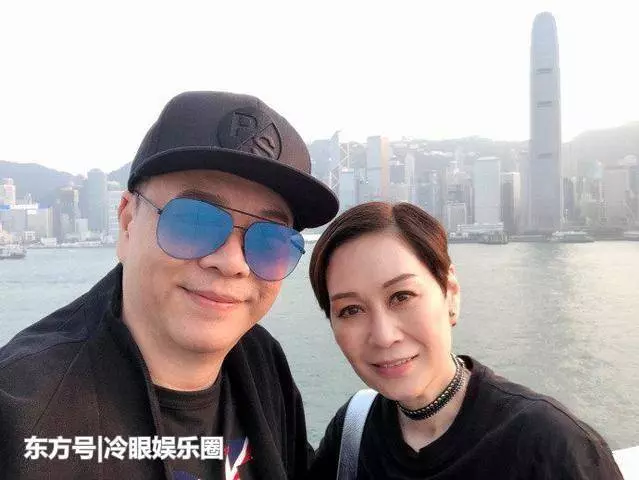 他與女友相愛21年,婚後才知老婆身價700億,入贅當上門女婿,現幸福美滿!