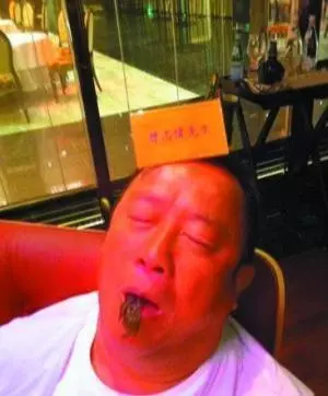 譚詠麟與圈中好友預祝69歲生日 曾志偉毫無意外的又喝醉了
