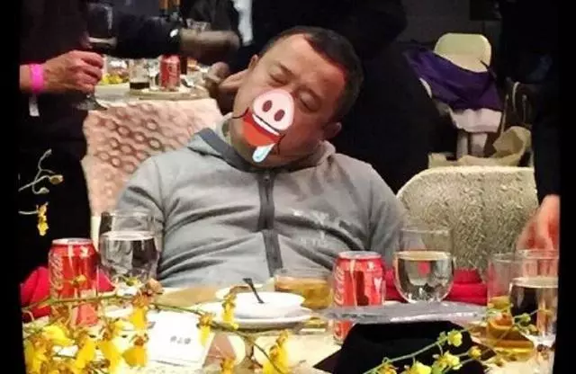 譚詠麟與圈中好友預祝69歲生日 曾志偉毫無意外的又喝醉了