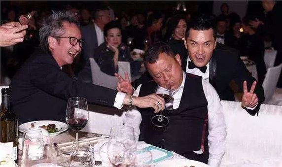 譚詠麟與圈中好友預祝69歲生日 曾志偉毫無意外的又喝醉了