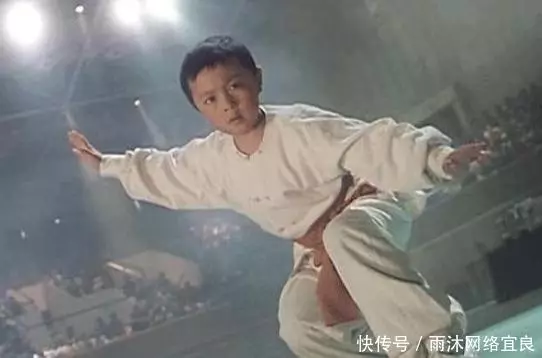 李連傑34歲「兒子」現狀,12歲就攢下百萬資產,如今卻淪為龍套...