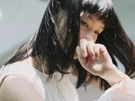 我帶著女兒再嫁,丈夫每天非要親自哄女兒睡,打開衣櫃,我嚇傻了!