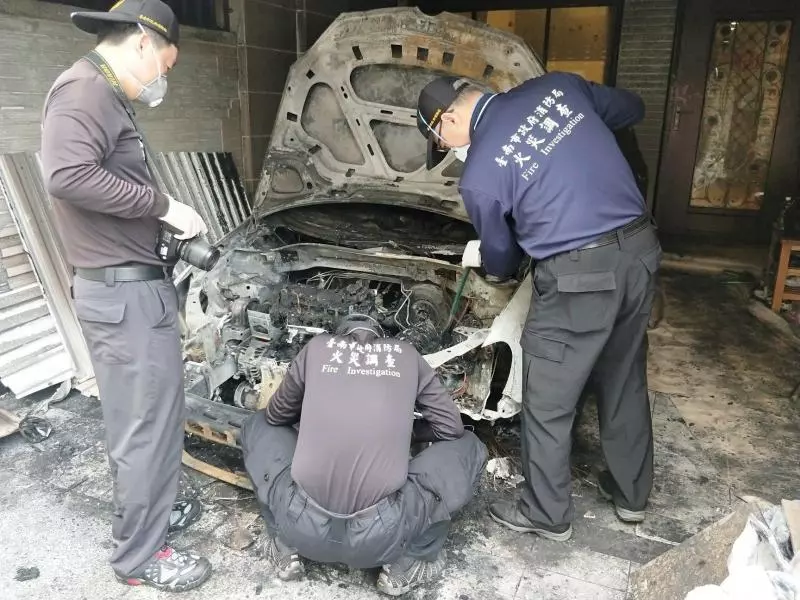 牽了台CRV新車,卻發現車門內好多瑕疵,業務表示「每台車都差不多!」這狀況到底正不正常?