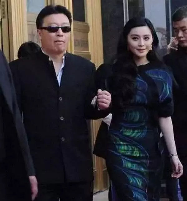 他是身價過億的總裁,甘願當范冰冰保鏢,陪伴10年終於「放手」