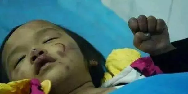 3歲女兒打碎了爸爸的手機,爸爸的做法,毀掉了女兒的一生