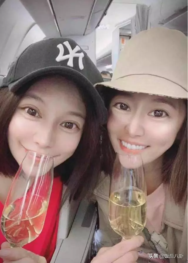 43嵗林心如合影44嵗徐若瑄,秒成蛇精臉認不出,對比照爆光,網友:素顏更好!