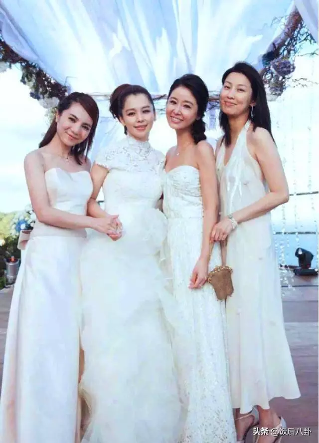 43嵗林心如合影44嵗徐若瑄,秒成蛇精臉認不出,對比照爆光,網友:素顏更好!