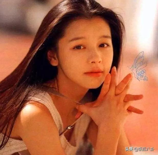 43嵗林心如合影44嵗徐若瑄,秒成蛇精臉認不出,對比照爆光,網友:素顏更好!