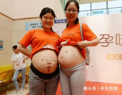 妻子和弟媳同一天生產,母親去陪產,倆孩子出生後母親扭身就走!