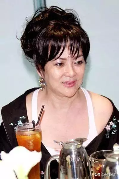 63歲女星「最紅片酬可買整條街」被前夫逼出精神病 「一生兩段婚姻皆失敗」病痛纏身孤苦一人