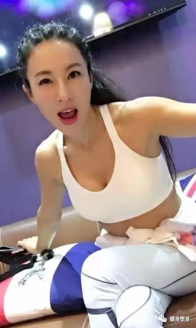 53歲健身女神,堅持健身23年,比林志玲更配凍齡女神的稱號!