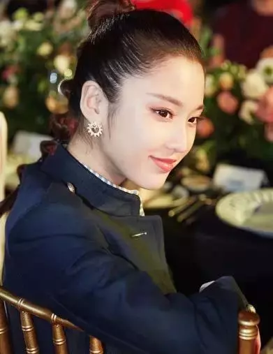 鞏俐「女兒」成張藝謀新寵,膚色白皙貌美如花,比鞏俐還要美!