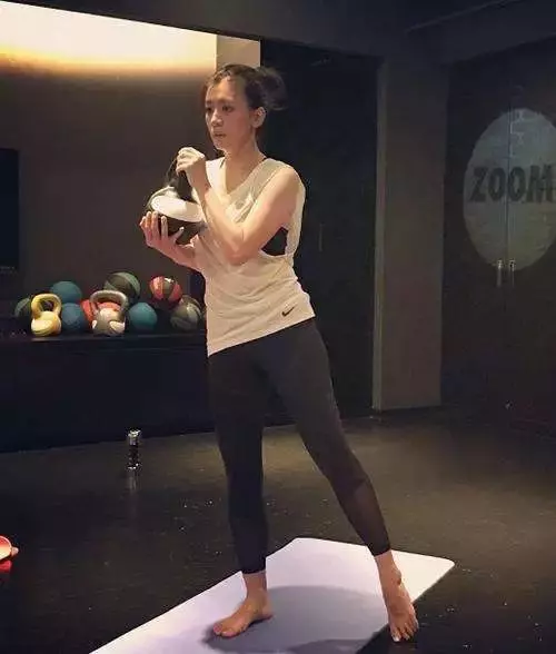 雪姨年近50容顏不老,身材勝過林志玲,網友:這才是不老女神啊!