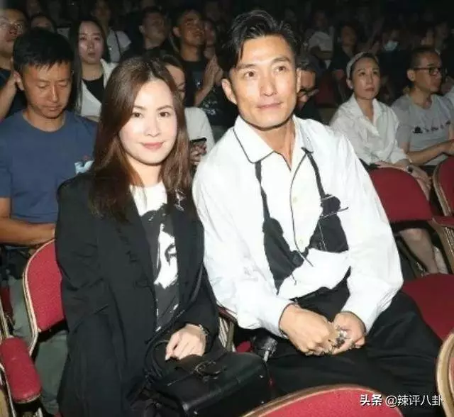 拋棄正妻放棄事業,追求賭王女兒同游歐洲,最終豪門夢碎一切成空