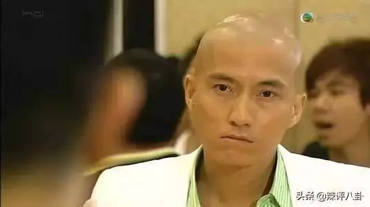 拋棄正妻放棄事業,追求賭王女兒同游歐洲,最終豪門夢碎一切成空