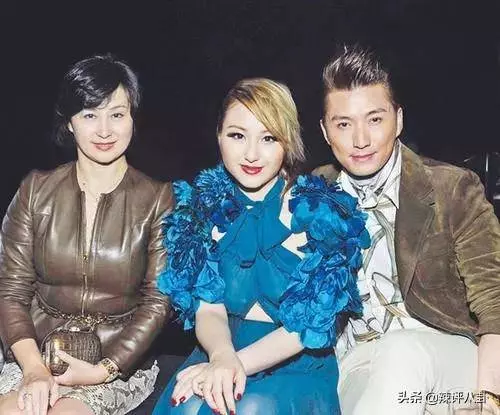 拋棄正妻放棄事業,追求賭王女兒同游歐洲,最終豪門夢碎一切成空