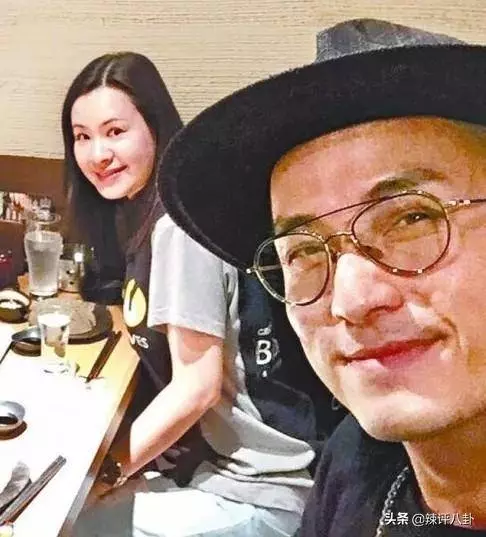 拋棄正妻放棄事業,追求賭王女兒同游歐洲,最終豪門夢碎一切成空