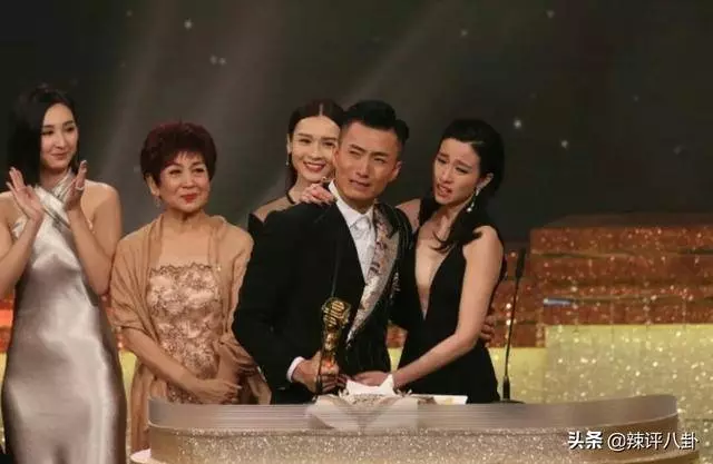 拋棄正妻放棄事業,追求賭王女兒同游歐洲,最終豪門夢碎一切成空