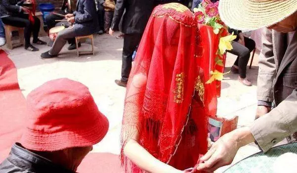分婆家拆遷款姑姐說我沒資格,婆婆癱瘓後,她說我照顧婆婆是本分