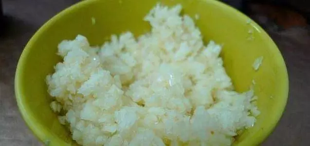膝蓋痛【有救了】,僅需一顆大蒜,簡單易學,家有腰腿疼痛的人,收好