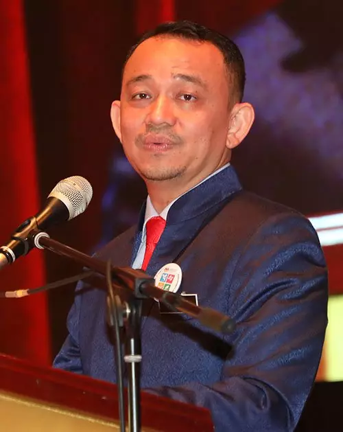 【馬哈迪這次的內閣小改組】盛傳第一個開刀的就是教育部長「馬智禮」!