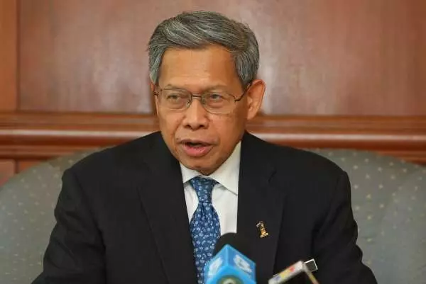 【馬哈迪這次的內閣小改組】盛傳第一個開刀的就是教育部長「馬智禮」!