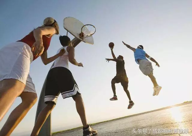 20歲男子「全身血管嚴重堵塞」,醫生說:2個習慣害的,越快改掉越好!…